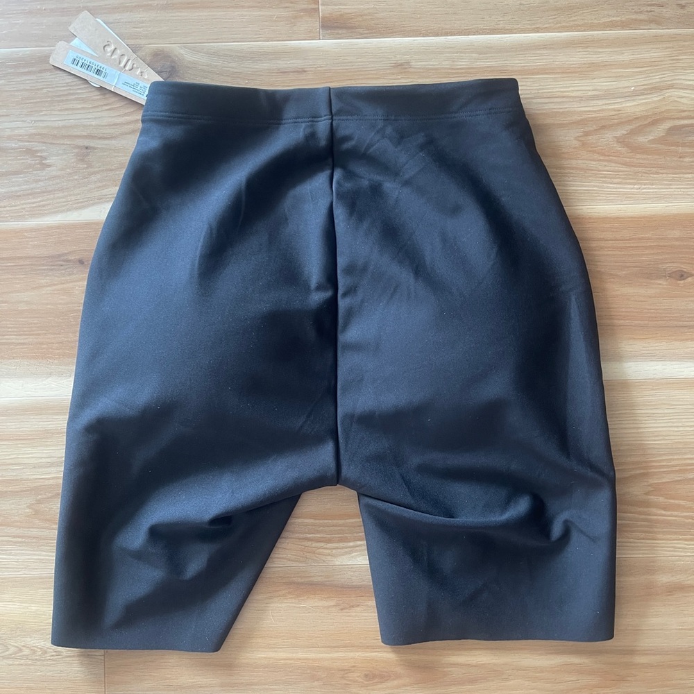 Skims XXS Body Butt Enhancing Padded Short - Picture 4 of 5